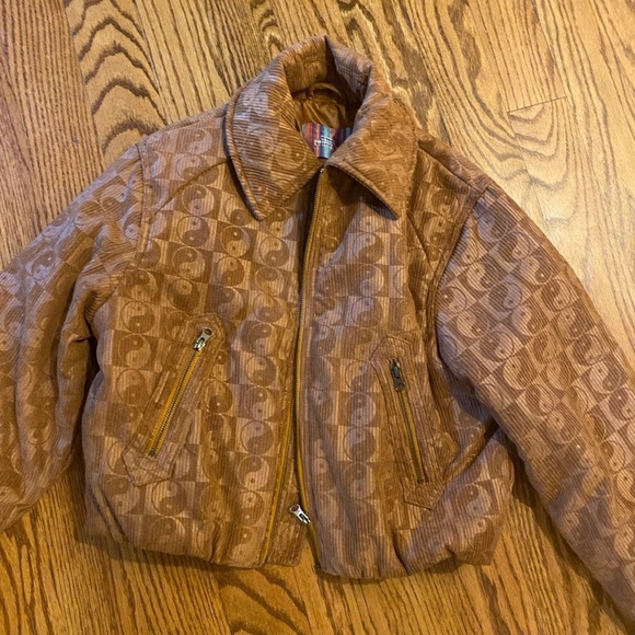 Urban Outfitters Embossed Yin Yang Puffer Jacket - Picture 1 of 7
